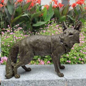 BUSHY TAIL FOX STATUE